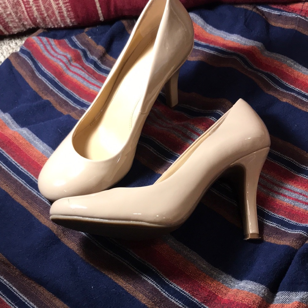 Kelly & Katie Nude Heel